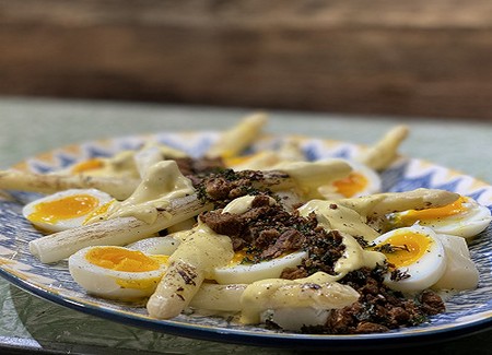 Salade d'asperges et œufs mollets de Loïc Fou de Cuisine