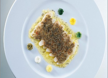 Blanc de bar en fines tranches marinées, citron – caviar osciètre