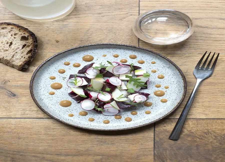 Betterave, radis, pomme verte, anchoïade