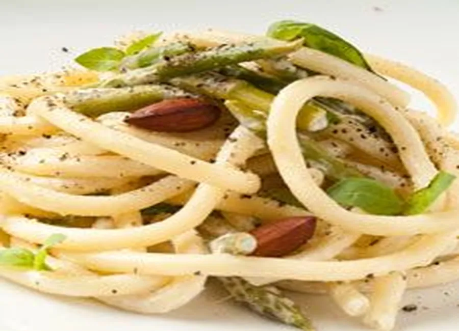 Bigoli aux amandes et basilic