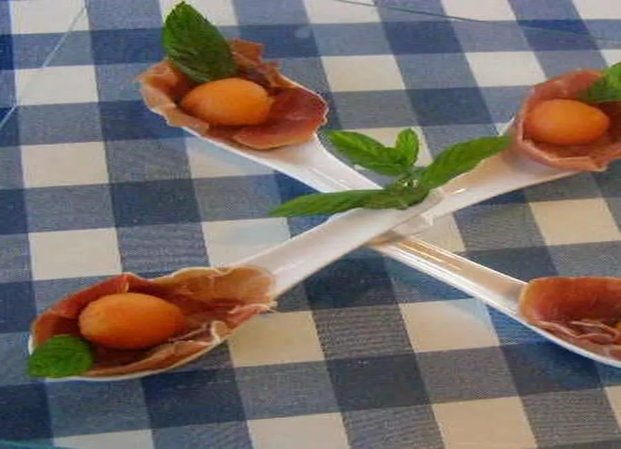 Billes de melon au jambon cru