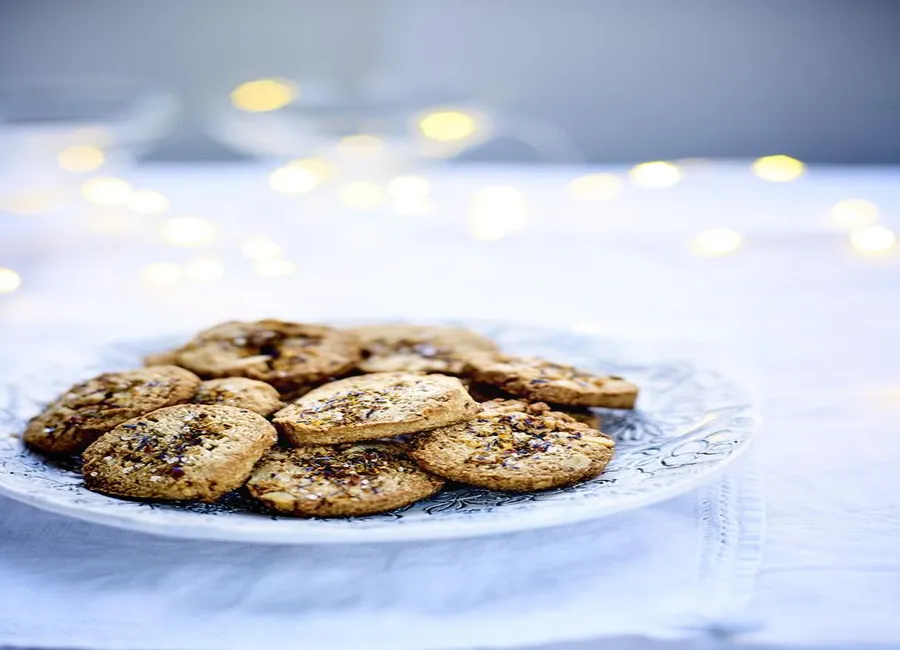 Biscuits à la farine de châtaigne, aux noix et aux fleurs d'épices