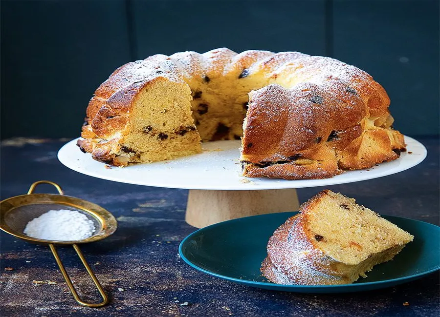 Brioche de noël aux fruits secs et écorces d'oranges confites