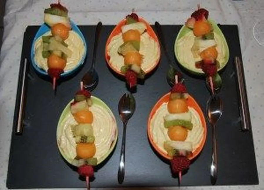 Brochette de fruits à la crème