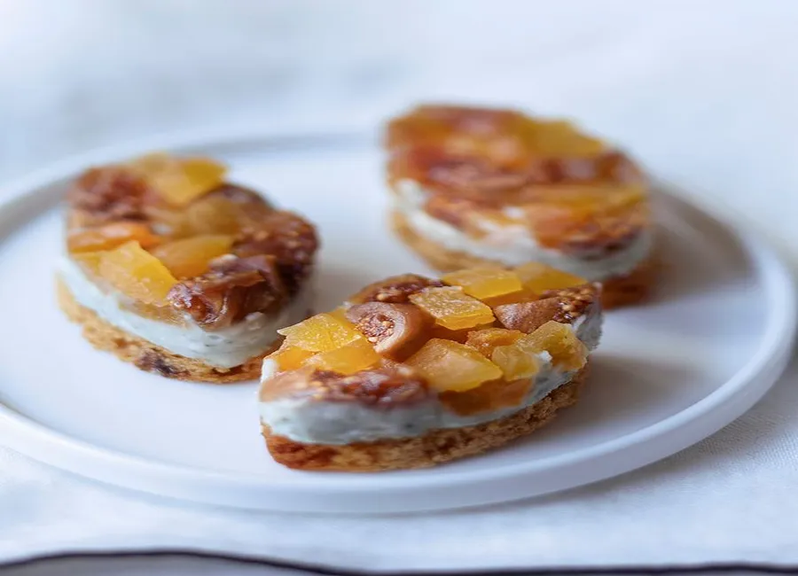 Calissons de roquefort aux fruits secs