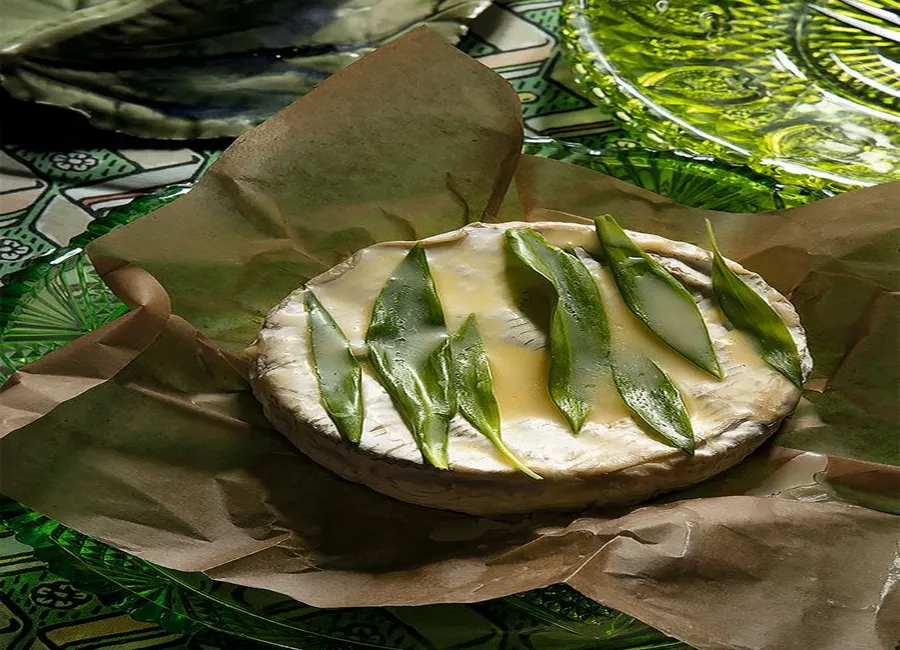 Camembert rôti à l'ail des ours