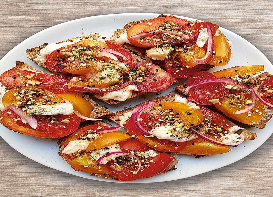Canapés tomate, gorgonzola