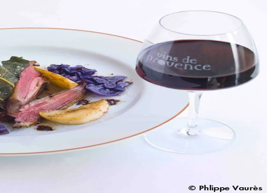 Canard rôti aux feuilles de figuier
