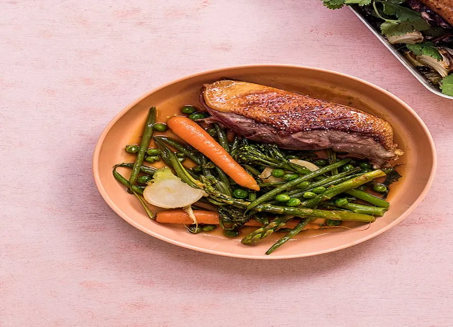 Canette et légumes de printemps