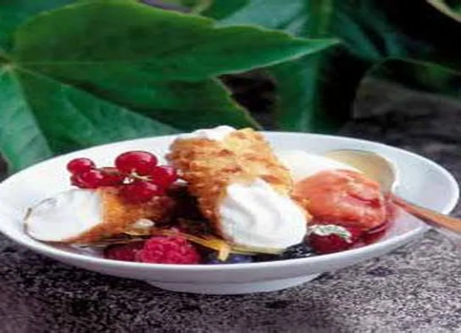 Cannolis à la brousse et aux fruits rouges