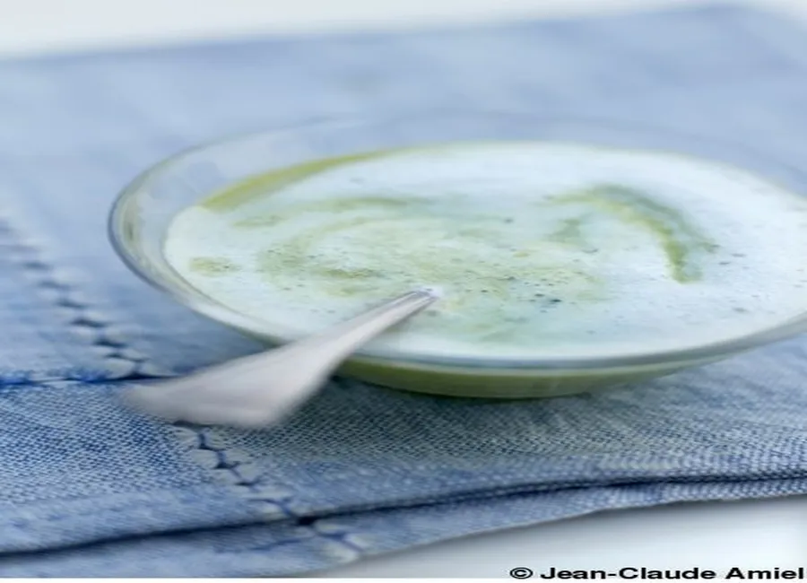 Cappuccino di piselli, al parfumo di menta