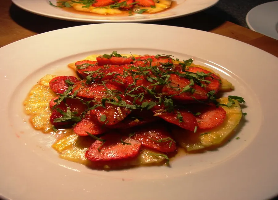Carpaccio de fraises et d'ananas