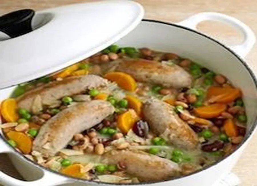 Casserole de haricots et saucisses