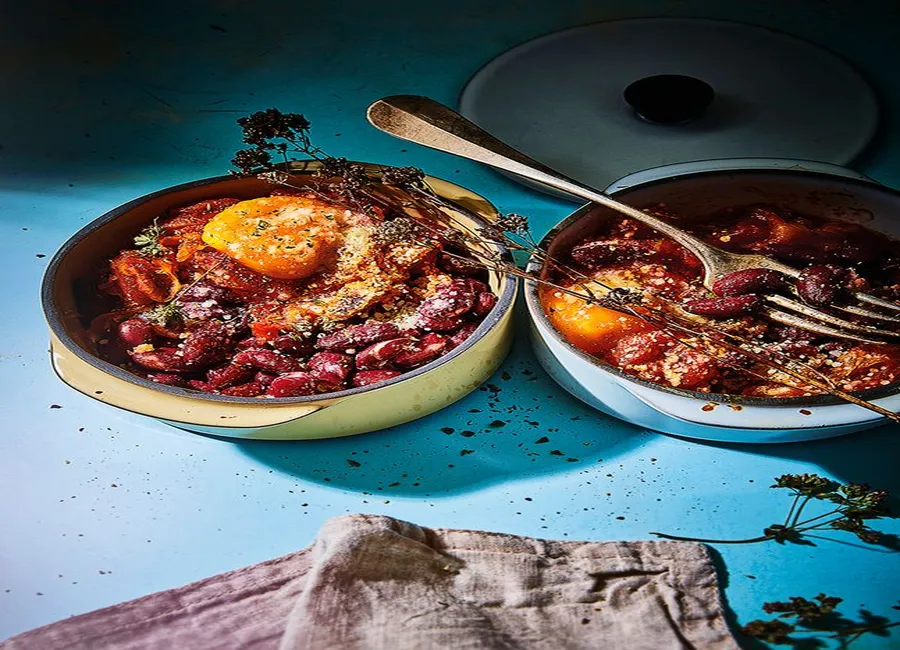 Chakchouka gratinée aux oeufs et haricots rouges