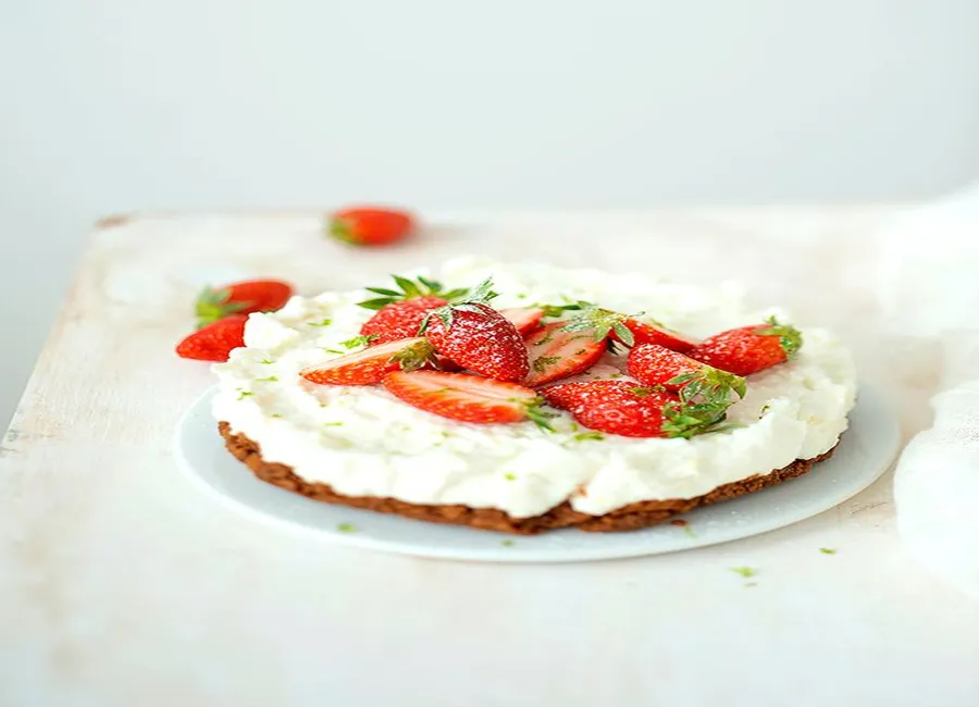 Cheesecake à la brousse, au miel, et fraises