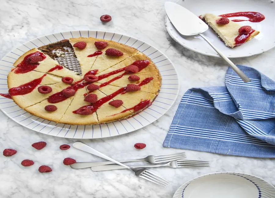 Cheesecake aux speculoos, coulis de framboise