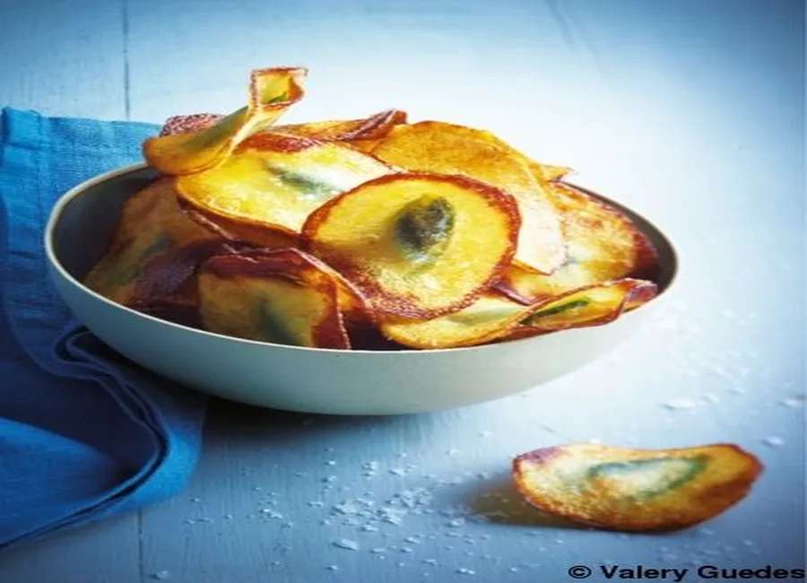Chips de pommes de terre farcies aux anchois et basilic