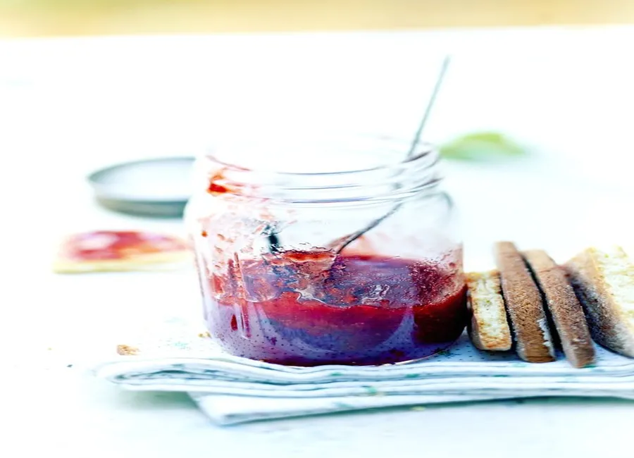 Confiture de fraise, menthe et vanille