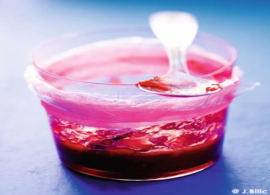 Confiture de fraises, rhubarbe et rose