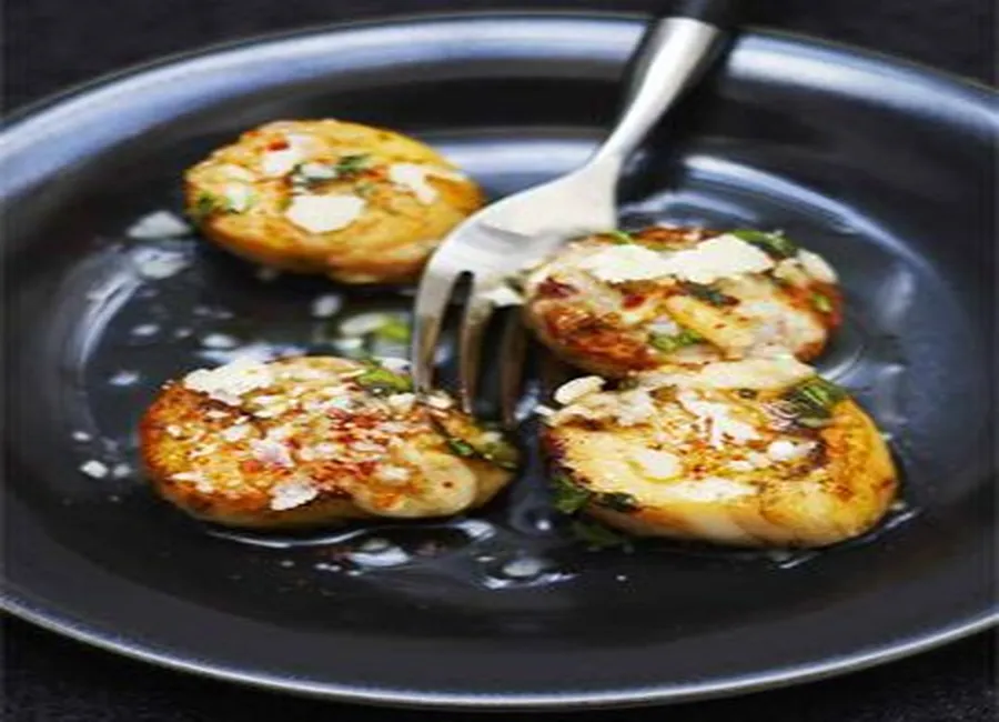 Coquilles saint-jacques roties aux herbes et parmesan