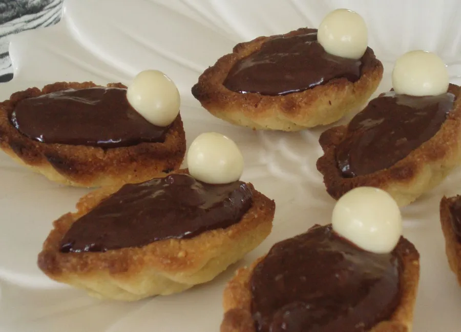 Coquilles au mousse de chocolat noire-orange et sa perle