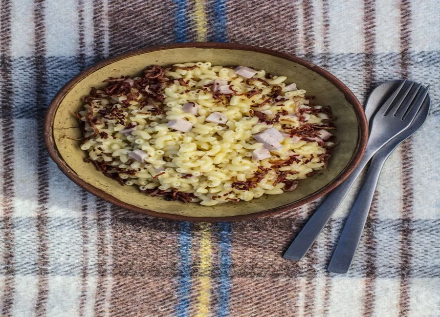 Coquillettes gourmandes au jambon blanc et jambon rôti