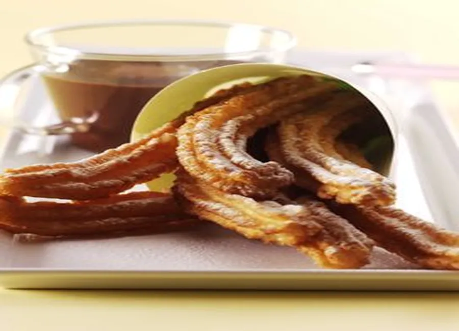 Cornets de churros et chocolat chaud épicé