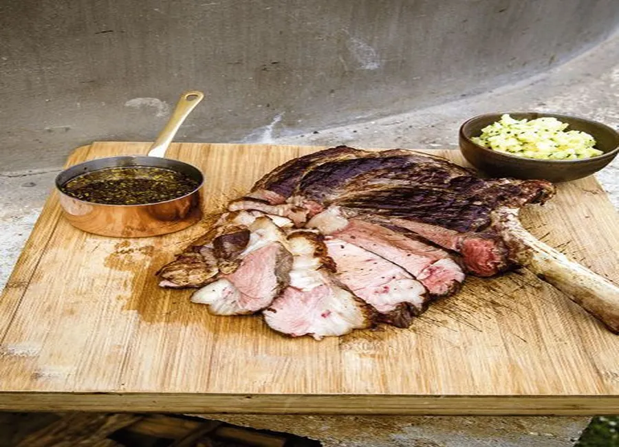 Côte de boeuf, écrasée de pommes de terre, sauce chimichurri