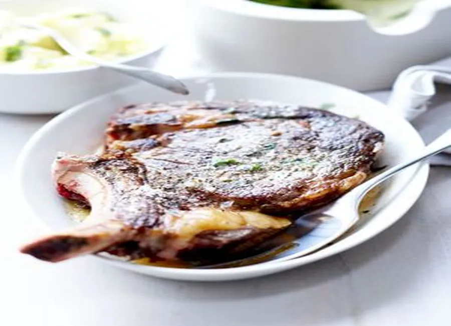 Côte de boeuf et purée au beurre d'herbes