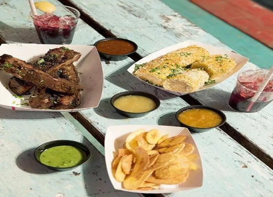 Côtes de porc à la jerk et maïs épicés