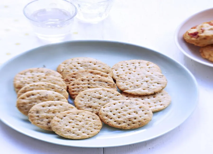 Crackers au thym et à l'ail