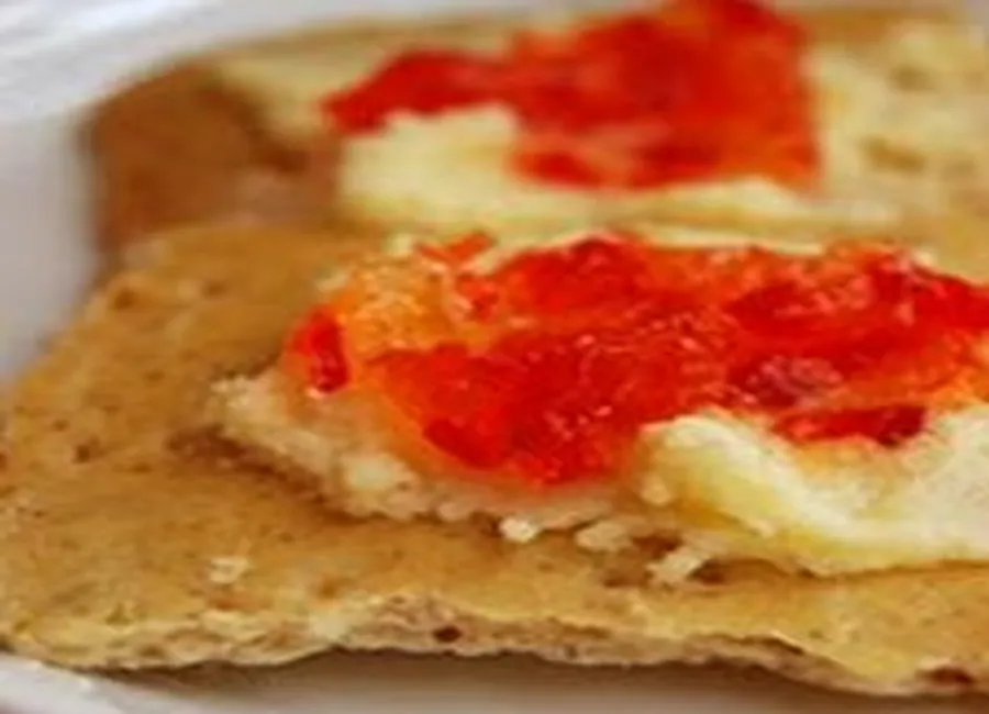 Craquelins aux noix de pécan et fenouil, fromage en pot pour les accompagner
