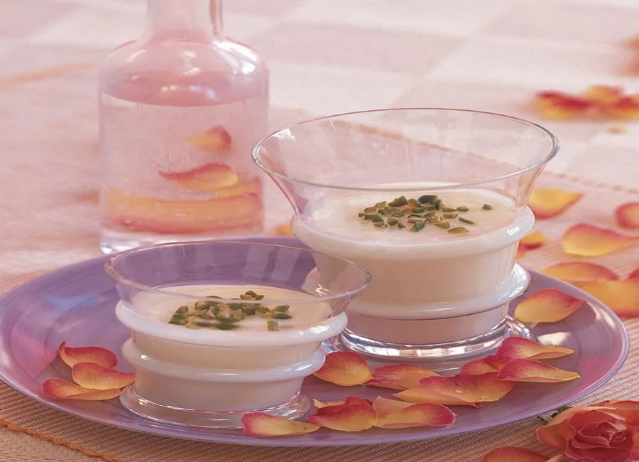 Crème à la rose et aux pistaches