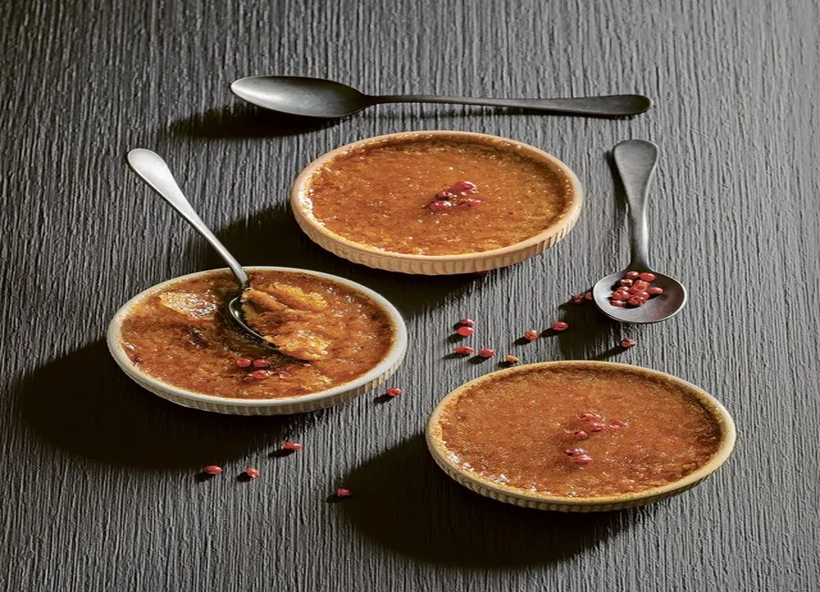 Crème brûlée chocolat ruby et poivre rose