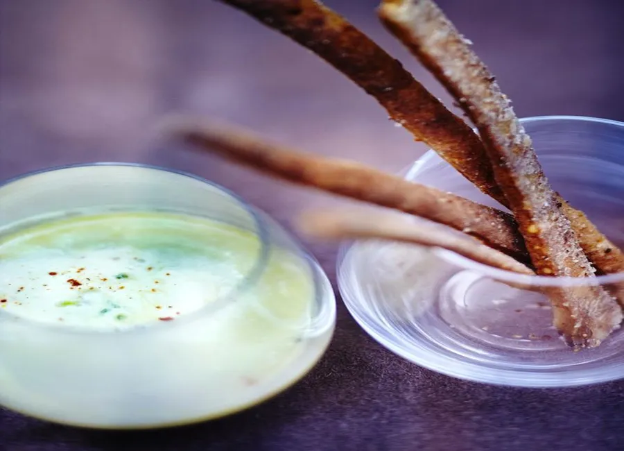 Crème de panais, sablés à la truffe