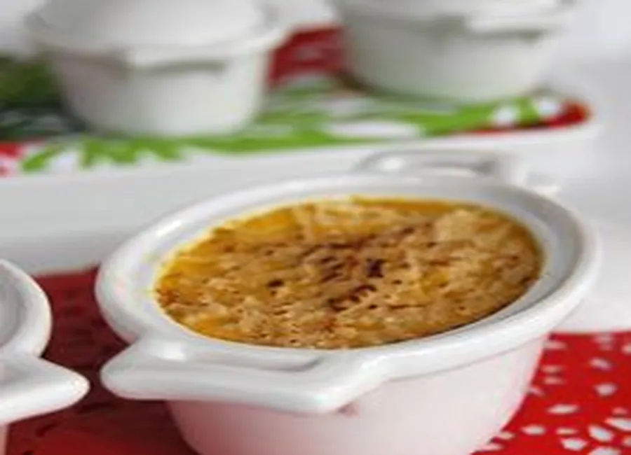 Crèmes brulées aux parmesan, tomates séchéées et pesto basilic