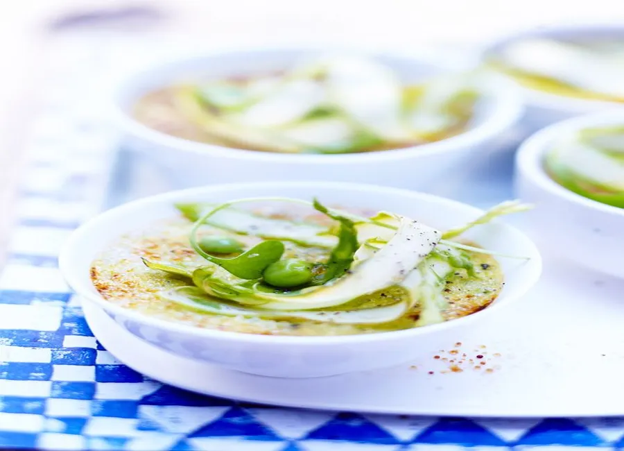 Crèmes brûlées petits pois et asperges