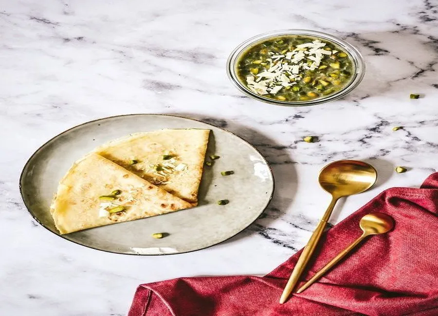 Crêpes fleur d'oranger, pâte à tartiner chocolat blanc pistache