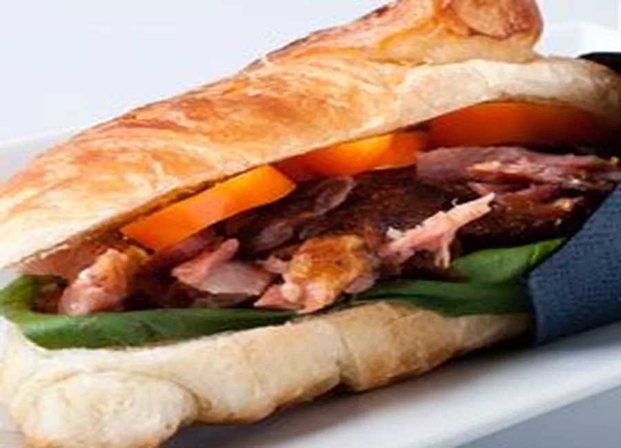 Croissant au porc confit
