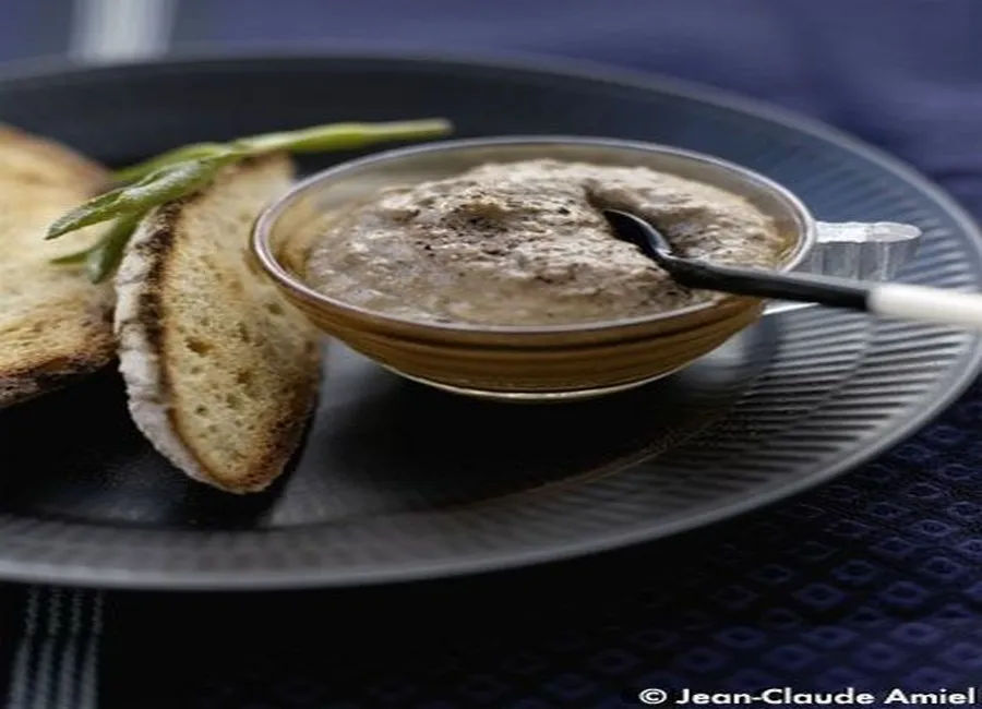 Crostini toscani, (crostini à la crème de foies de volaille, au vin santo de toscane)