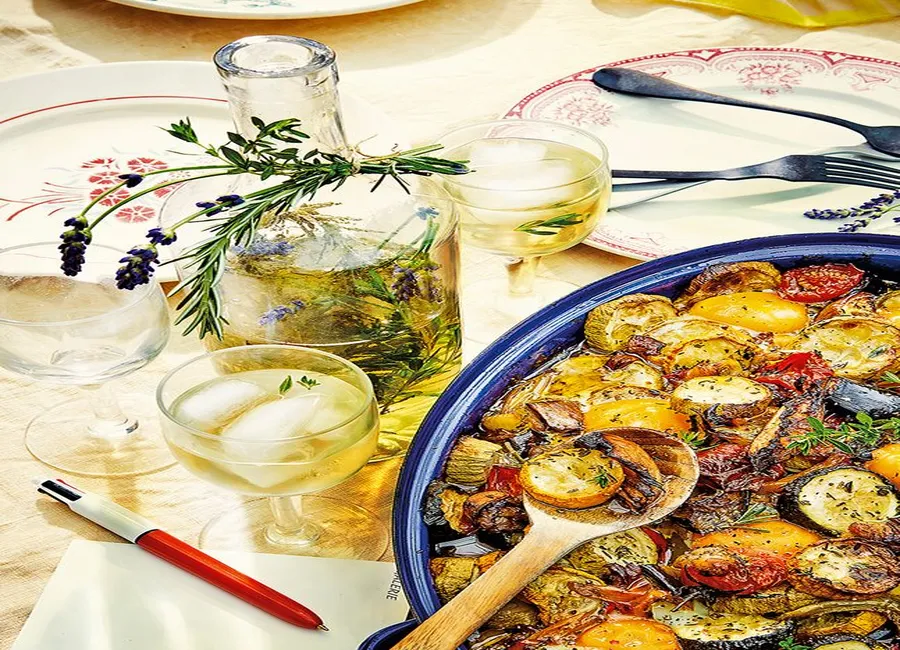 Eau infusée et glacée à la provençale