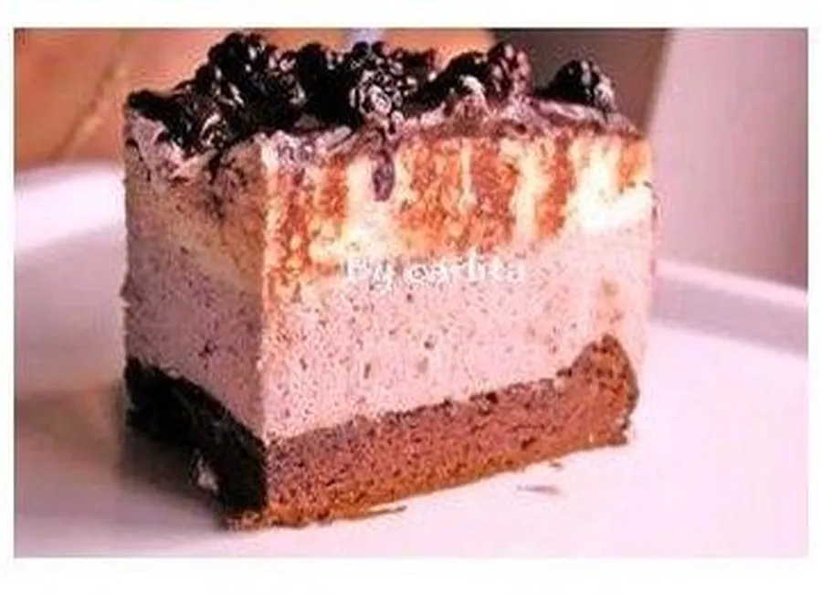Gâteau au chocolat blanc et à la mousse aux framboises