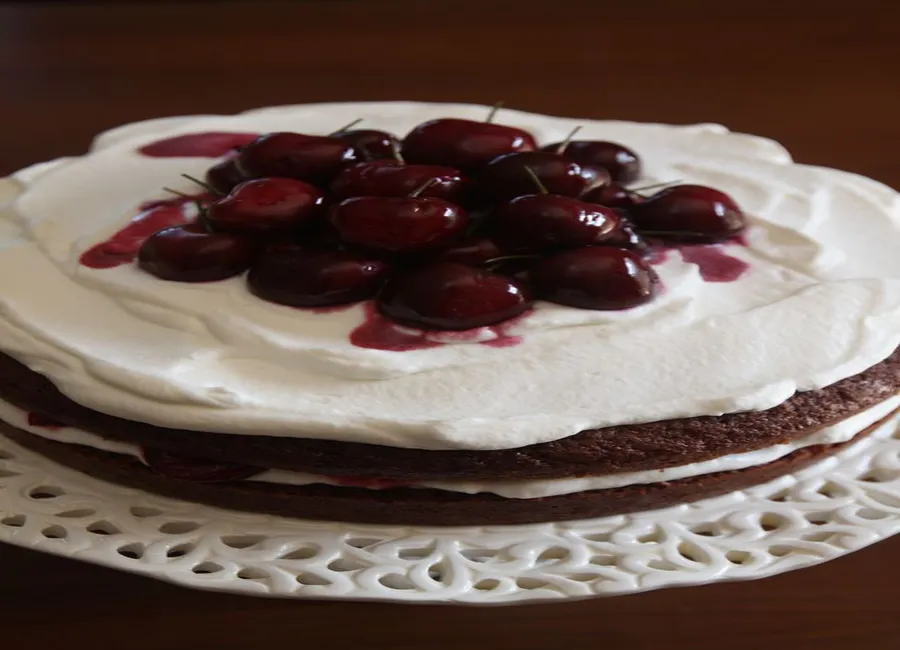 Gâteau au chocolat et cerises