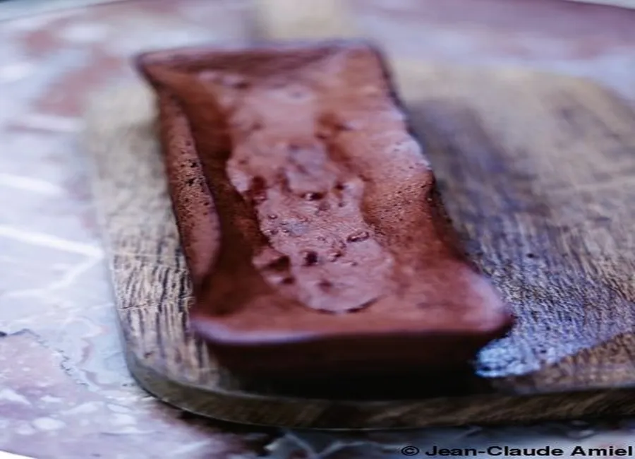 Gâteau au chocolat et confit d'olives