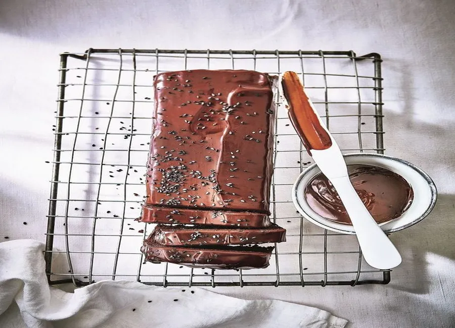 Gâteau au chocolat noir et sésame noir