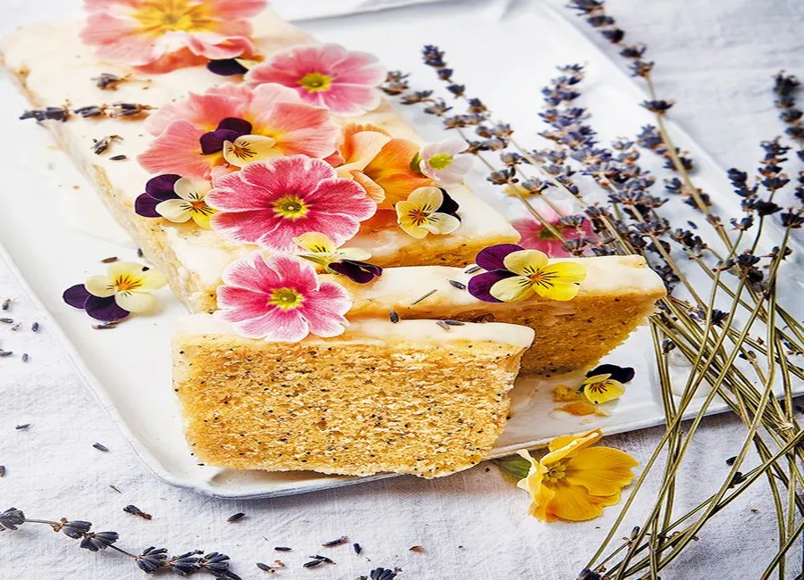 Gâteau au citron et au pavot, glaçage à la lavande