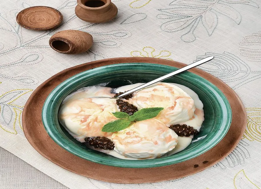 Glace aux cèpes, confiture de pommes de pin