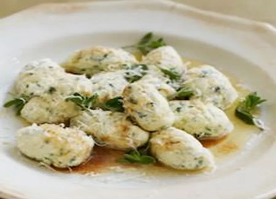 Gnocchis à la ricotta et aux épinards, à la sauce au crabe