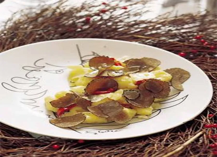 Gnocchis à la truffe fraîche, tomate confite et parmesan