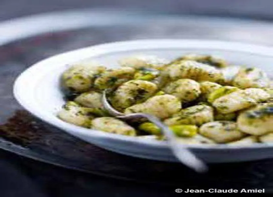 Gnocchis aux fèves fraîches et au pesto